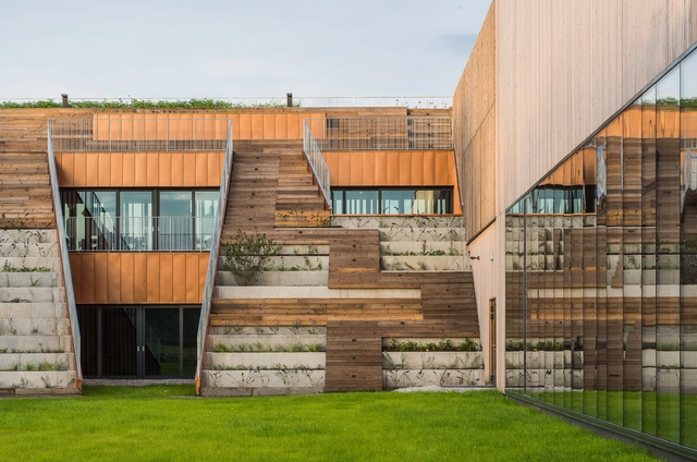 Escuela Secundaria Akademeia en Varsovia / Medusagroup - Escuela Secundaria