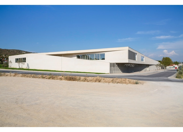 Groupe Scolaire De La Pomme De Pin  / Céline Teddé & Jérôme Apack architectes + DSA Damien Surocca Architectes - Schools , Facade