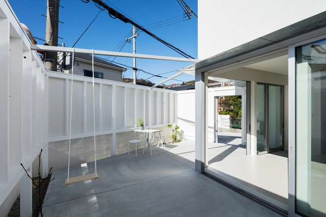HEY HOUSE / nLDK Architects - Houses, Courtyard, Door, Facade, Handrail