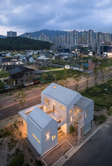 Yangsan Eorinjip / Architects Group RAUM - Houses, Facade, Cityscape