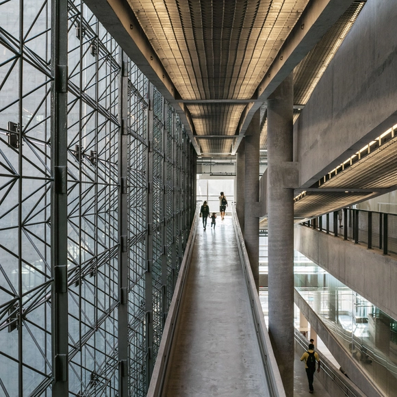 Sesc 24 de Maio / Paulo Mendes da Rocha + MMBB Arquitetos - Reconversión