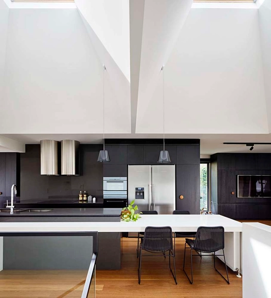 Casa al revés / Inbetween Architecture - Casas