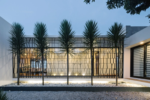 Casa Nochebuena / Dionne Arquitectos - Casas, Patio interior, Cierros, Fachada
