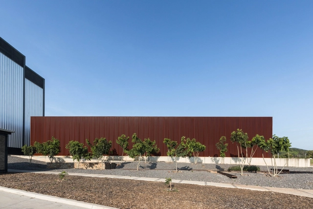 Campus industrial Novasem / ATELIER ARSº - Fábrica, Fachada