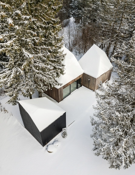 Chalé em Muraste / KUU architects - Casas