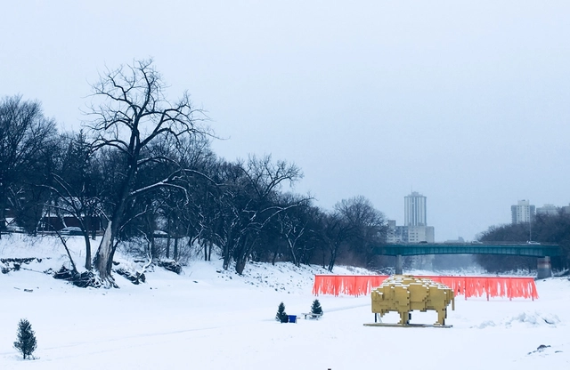 Mexicanos diseñan escultura que habita las calles de Canadá: Golden Bison por David Alberto Arroyo Tafolla - Imagen Principal