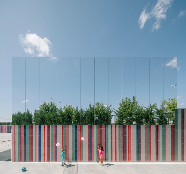 消失的学校 / ABLM arquitectos - 中小学校