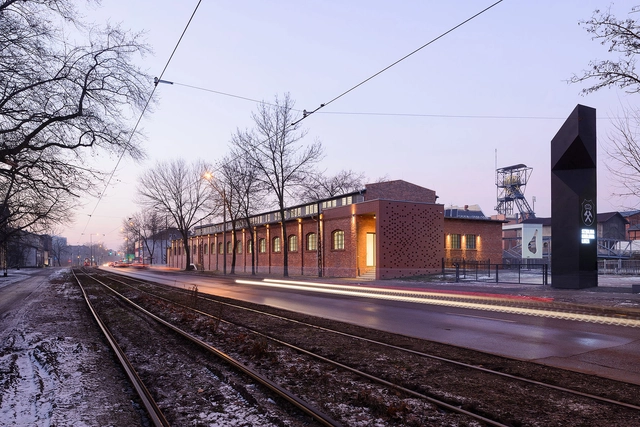 Baño de cadenas en la mina de carbón Reina Luiza de Zabrze / Konior Studio + OVO Grąbczewscy Architekci - Arquitectura Industrial