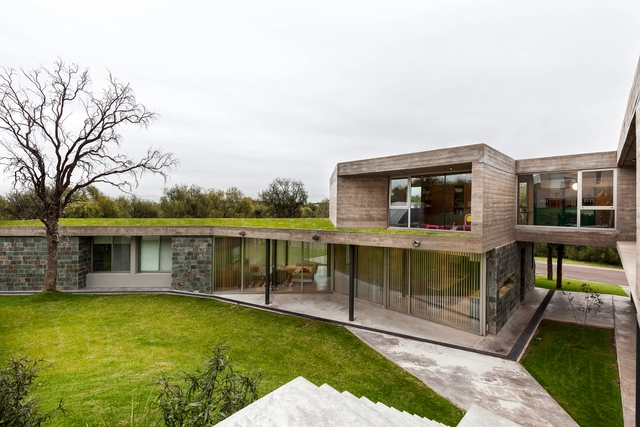 Residência em Quebrachos San Luis / CMS arquitectas - Casas