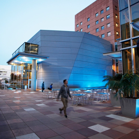 Frank Gehry diseñará ampliación del campus de Colburn en Los Ángeles - Imagen Principal