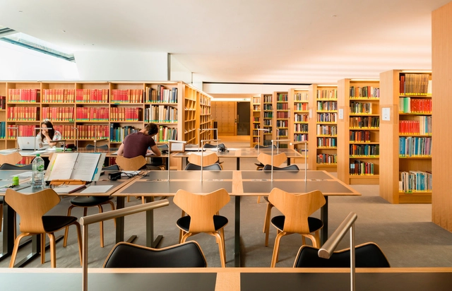 牛津大学皇后学院  / MICA - 大学