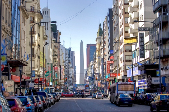 Comienzan las obras para convertir en peatonal nocturna la avenida Corrientes de Buenos Aires - Imagen Principal
