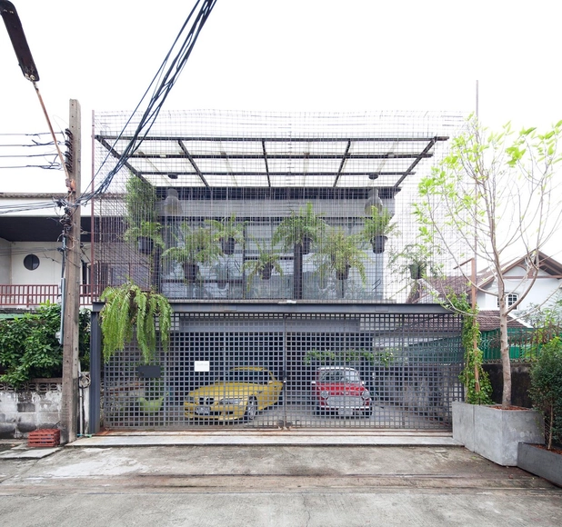 Residence 54 / SPC Technocons - Renovation, Fence, Facade