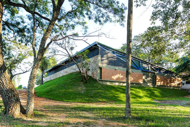 Garagem Surubi´i / IND/ARQ - Casas