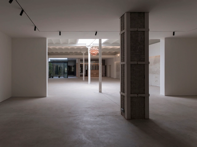 Showroom en Calle Sevilla / Cosín Estudio - Showroom, Pilares