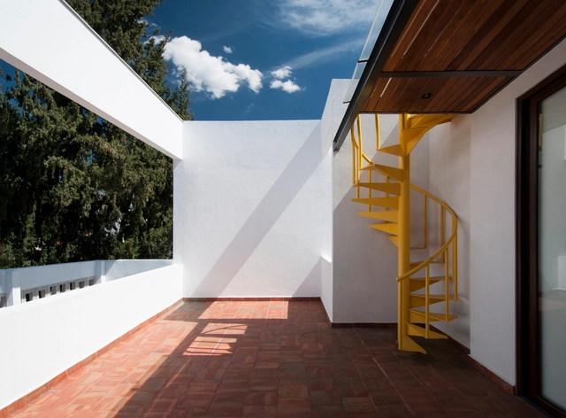 Casa TANO / Eduardo Ramírez Urrea - Casas, Fachada, Barandas