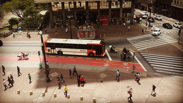 Morar perto de praças e ciclovias pode influenciar na prática da caminhada no tempo de lazer? - Imagem de Destaque