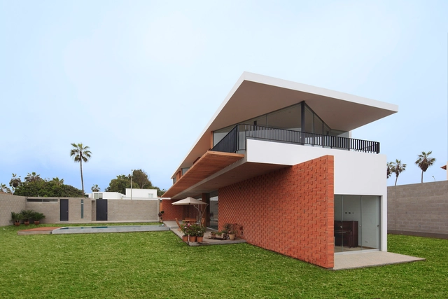 Casa ChaPa / Poggione + Biondi Arquitectos - Casas