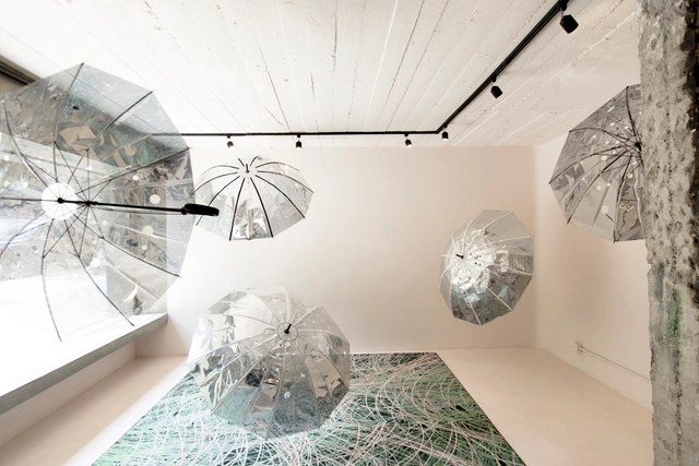 Vitrina inaugura la exhibición 'Rifletutti' de Inside Outside por Petra Blaisse - Imagen Principal