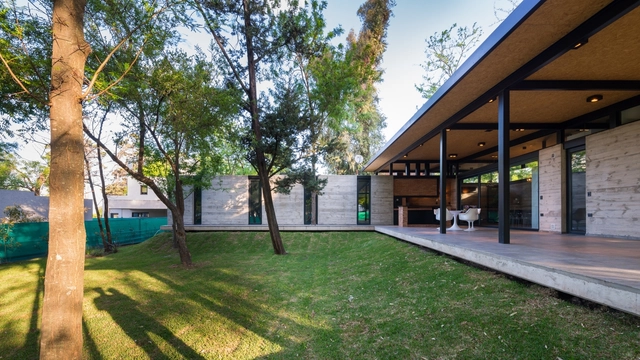 Casa para dos abuelos  / Miguel Angel Viano Arquitecto - Casas, Patio interior, Fachada