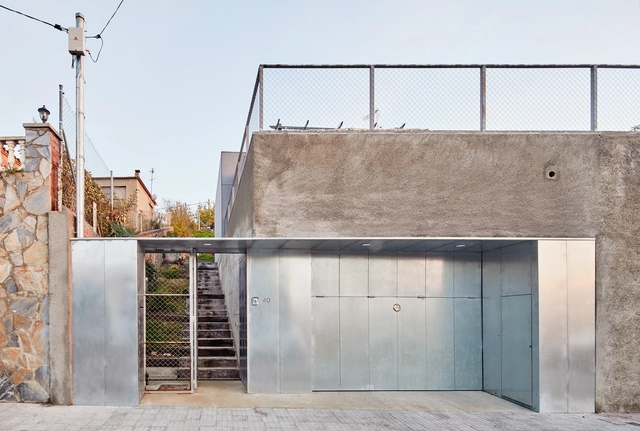 Marian. Casa Familiar en Ullastrell / Carles Marcos - Casas, Puerta, Fachada, Cierros, Barandas