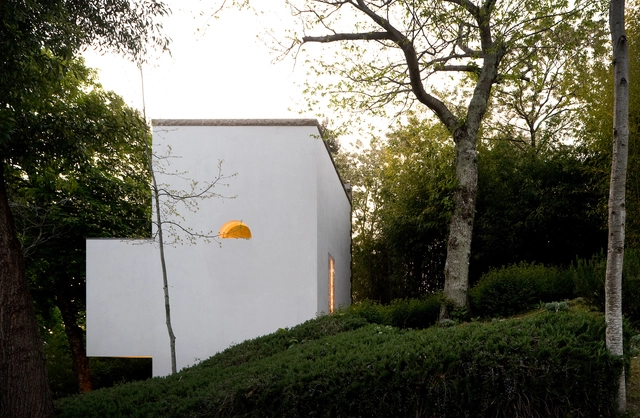 Capela de Santo Ovídio, de Álvaro Siza, pelas lentes de Fernando Guerra - Imagem de Destaque