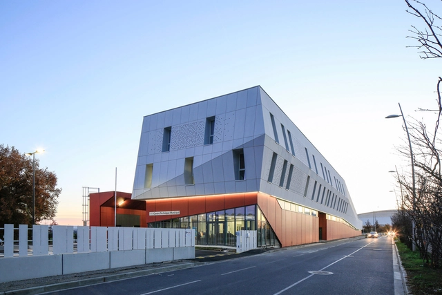 Centro técnico de Blagnac / NBJ architectes - Edificio De Oficinas