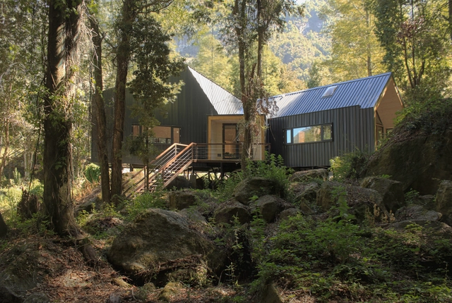 Residência sobre as rochas / Schwember García-Huidobro Arquitectos - Casas