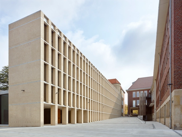 Seminário Filosófico na Praça da Catedral / Peter Böhm Architekten - Bibliotecas