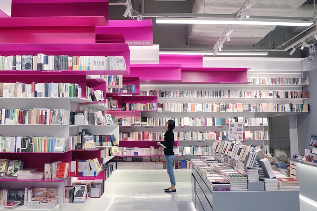 Call Me MOSAIC Bookstore / TurtleHill - Interior Design, Lighting