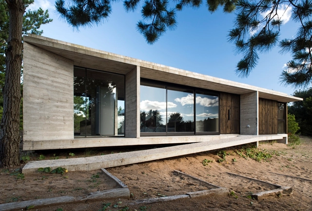 Casa Ecuestre / Luciano Kruk - Casas, Fachada, Fijación Vigas