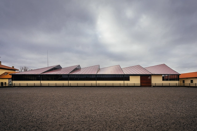 Picadero de Caballos en Finca Ganadera / OOIIO Arquitectura - Remodelaciones, Fachada