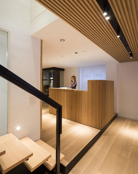 OFICINAS OTA COCHS / Estudi Alfred García Gotós - Interiores De Oficina, Barandas, Escaleras