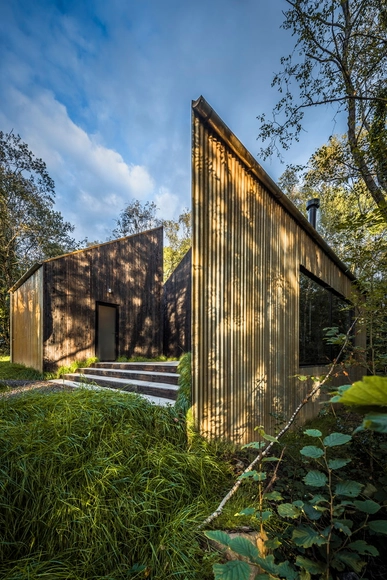 Finn Lough Resort Spa / Luís Rebelo de Andrade - Hospitalidade E Entretenimento , Jardim, Fachada