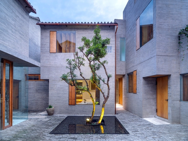 Sunyata Hotel in Dali Old Town / Zhaoyang Architects - Hotels, Courtyard, Door, Facade