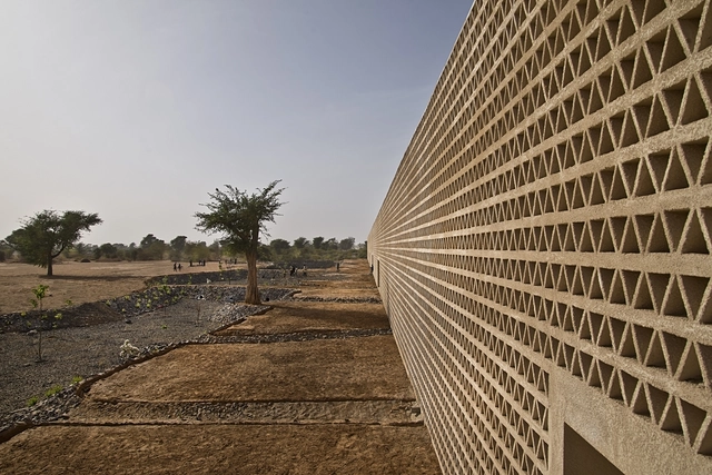 Novo Edifício na Universidade Alioune Diop / IDOM - Ensino Superior