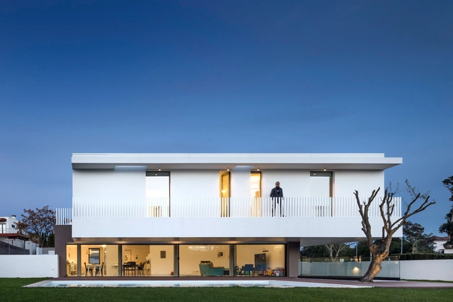 Carnaxide 8 / Humberto Conde Arquitectos - Casas