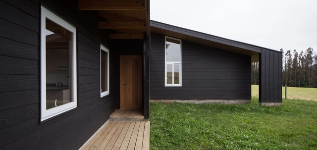 Casa Panguipulli / Sebastián Browne + Javier Alcalde - Interiores De Casas, Fachada, Puerta, Fijación Vigas