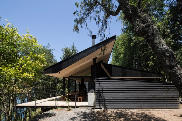Casa Chucao Lago Calafquén / Sebastián Browne + Javier Alcalde - Interiores De Casas, Fachada, Escaleras