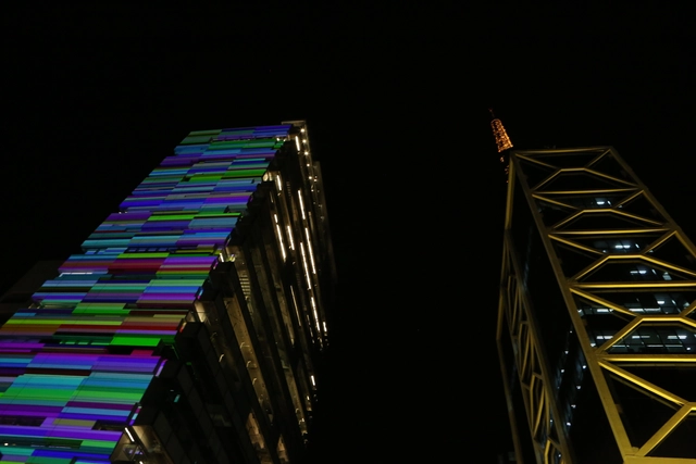 Fachada do novo Sesc Avenida Paulista recebe vídeo mapping do VJ Spetto - Imagem de Destaque