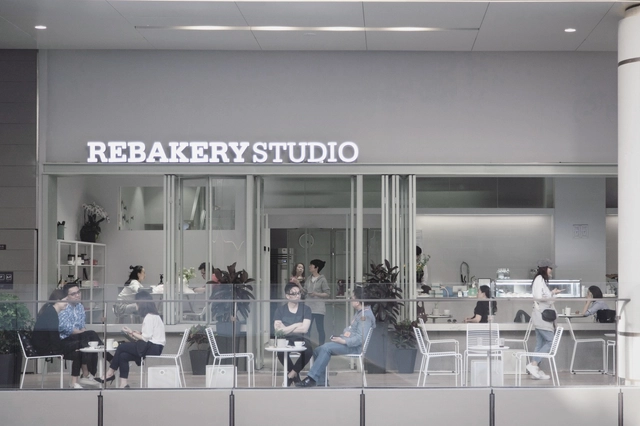 Rebakery studio +MQ coffee 集合店 / 空崆建筑 - 咖啡馆, 椅子, 桌子