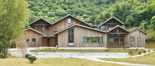 HUS V / Credohus - Houses, Door, Facade, Forest