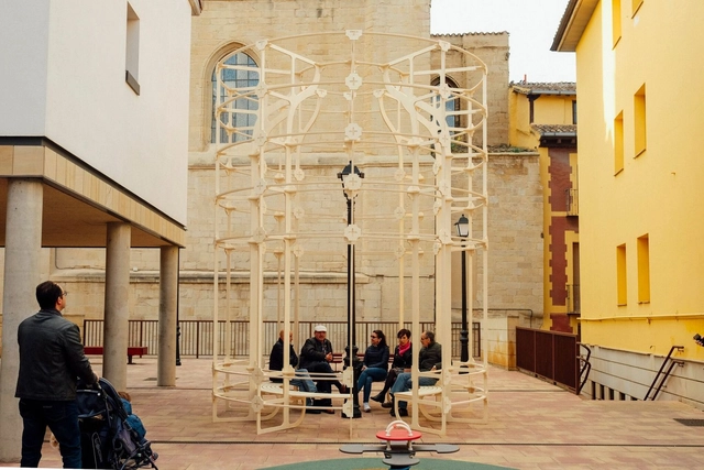 Latern / Mjölk (Praga) para Concéntrico 04 - Imagen Principal
