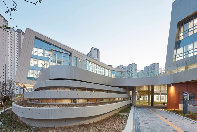 Sodam-dong Complex Community Center / Daain Architecture Group + NOW Architects - Community Center, Facade, Stairs, Handrail