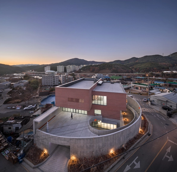 釜山天主教赤足加尔默罗修会  / KAGA Architects & Planners - 小教堂