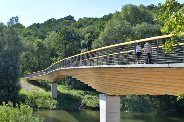 Puente de viga curva Neckartenzlingen / Ingenieurbüro Miebach - Puente Peatonal