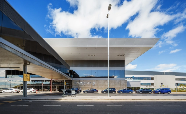 Aeroporto Internacional de Belo Horizonte / Bacco Arquitetos Associados - Aeroporto, Fachada