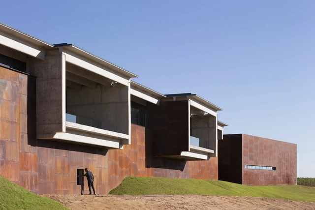 Bodega Beronia Rueda / IDOM - Viña, Fachada