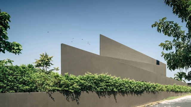 Casa Chonburi Sila / Anghin Architecture - Casas