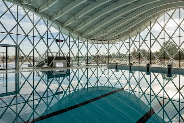 圣吉尔·克鲁瓦德维游泳池 / Brochet Lajus Pueyo Architects - 游泳池